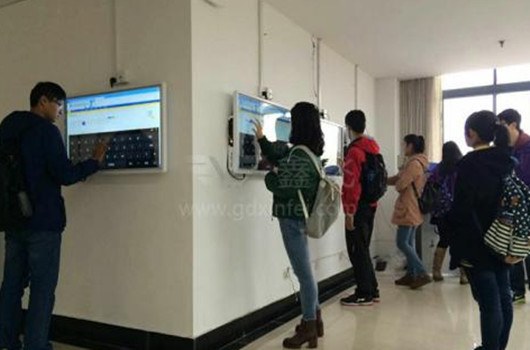 液晶广告机应用在图书馆会带来哪些效益