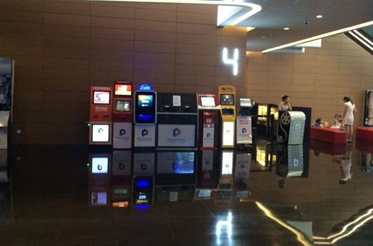 电影院为何采用立式广告机？